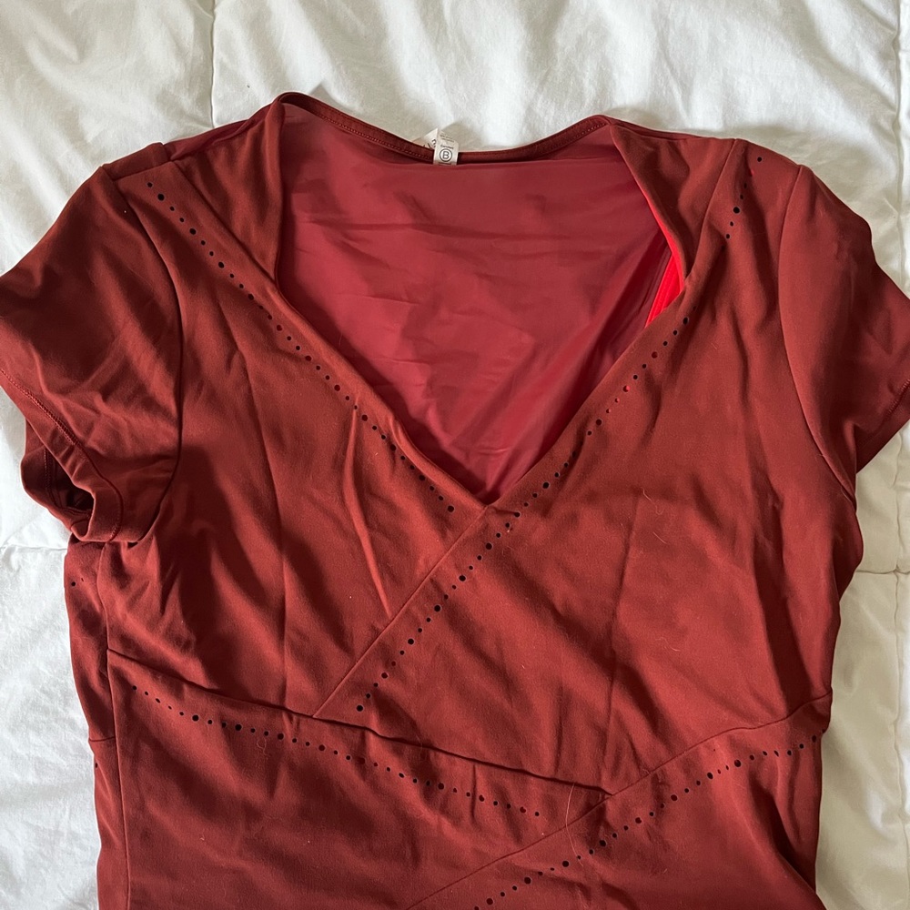 Athleta Top Never worn! Perfect for any activity! Size m